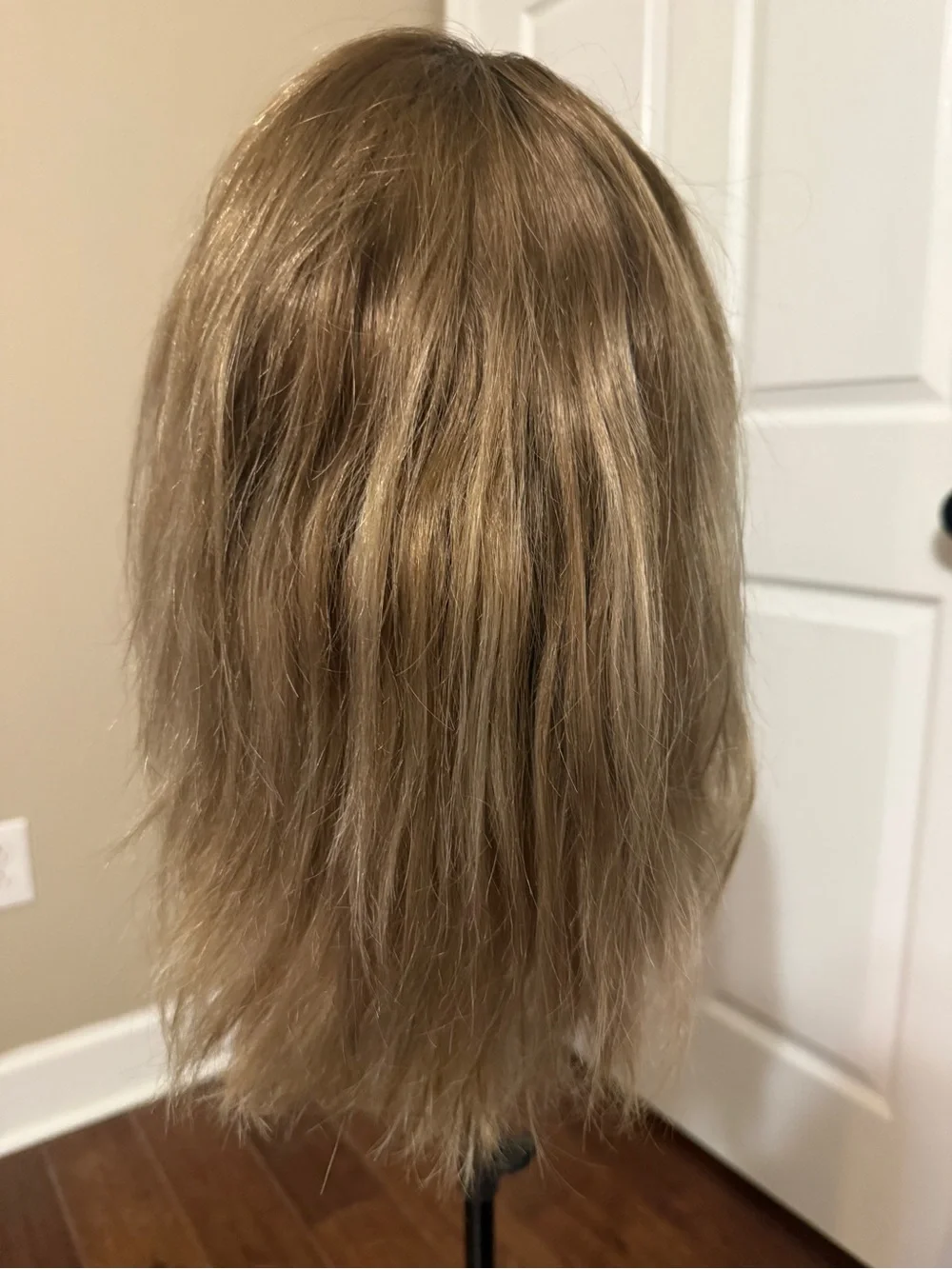 Short Straight Blonde Wig for Women — Natural Blonde Style